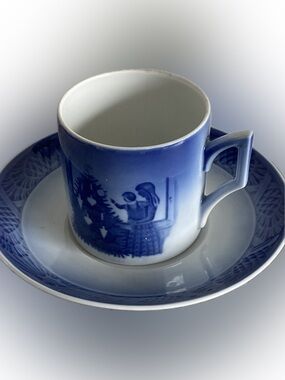 Royal Copenhagen Blue and White Porcelain teacup and Saucer  admiring tree